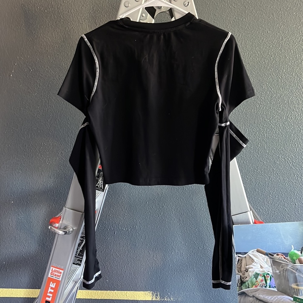 Cutout sleeve long sleeve - Picture 2 of 3